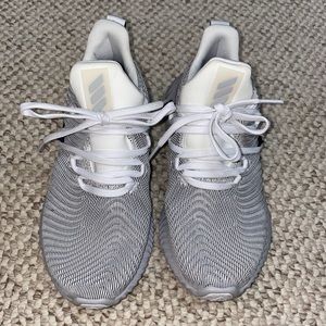 Adidas Alphabounce Kids size 5